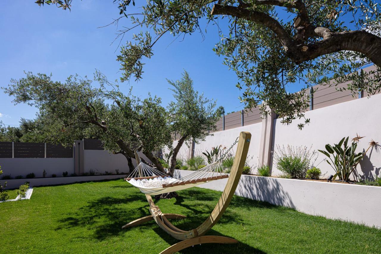 Koin Villa Sunrise, With Heated Pool & Whirlpool Perama  외부 사진