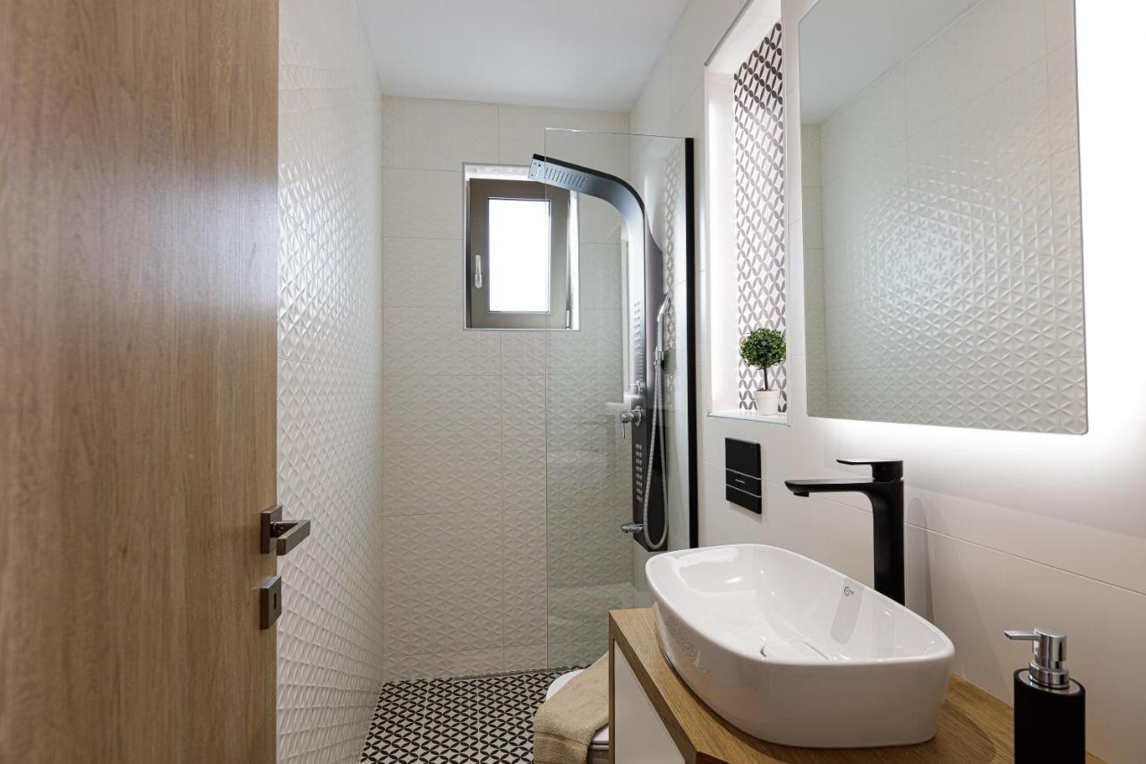 Koin Villa Sunrise, With Heated Pool & Whirlpool Perama  외부 사진
